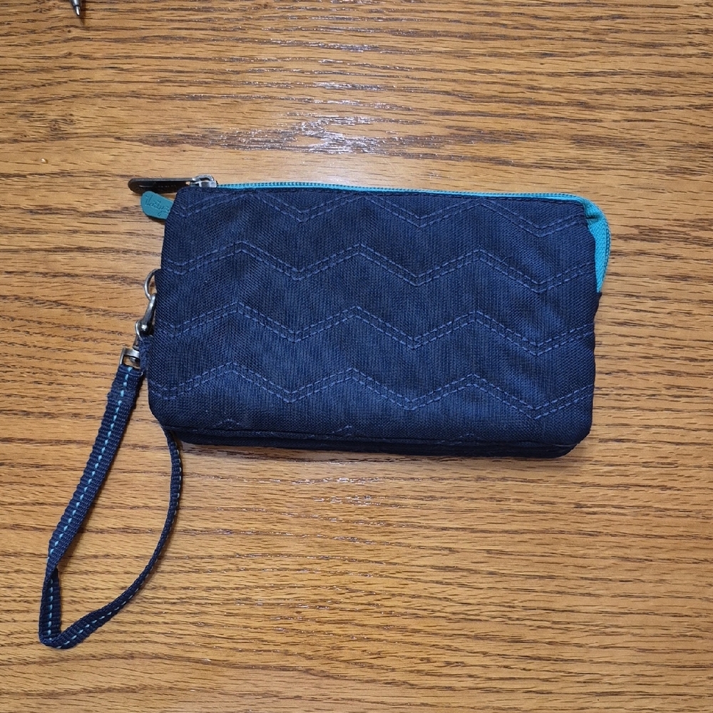 Thirty-One Vary You Navy Quilted Chevron Wristlet
